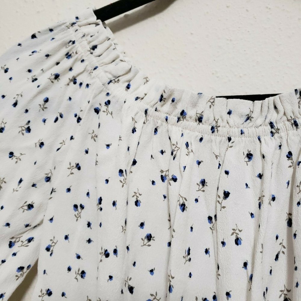 Brandy Melville Flower Top - Picture 3 of 3
